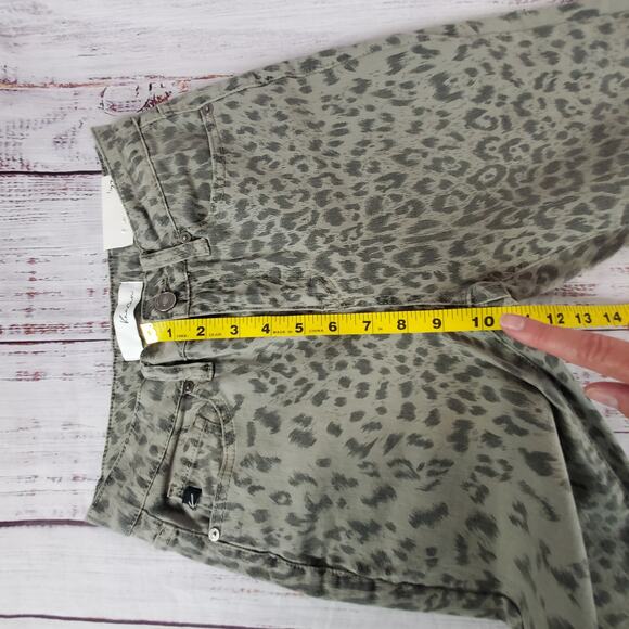 Kancan High Rise Crop Skinny Jeans Leopard Army Green Fringe Hem Size 27 NWT - Picture 14 of 15